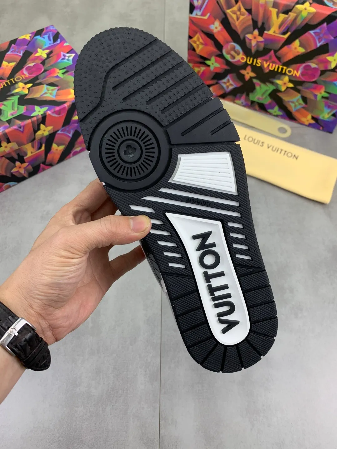 Men's men's shoes 💰P560 new style 💶【LOUIS VUITTON) (original order) new style 🍀LV Louis Vuitton *——LV classic trendy shoes! Made of imported original cowhide and water-dyed cowhide lining. The latest original wear-resistant rubber combination outsole! High quality products! Multiple colors available, code number: 38-46